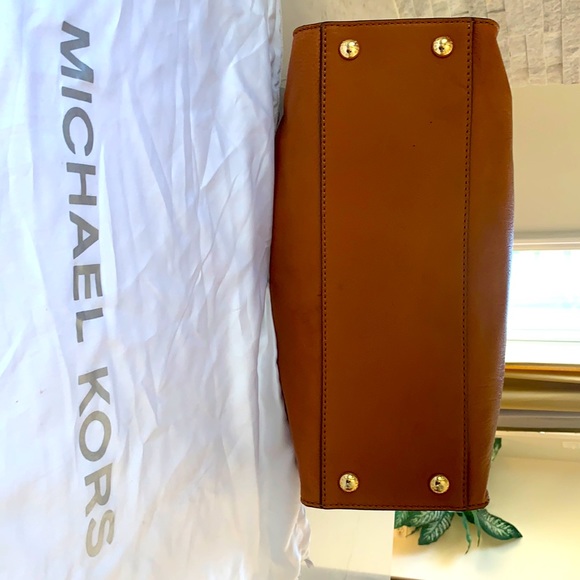 SOLD!!!🔥🔥Michael Kors🔥🔥 Handbag - Picture 4 of 5